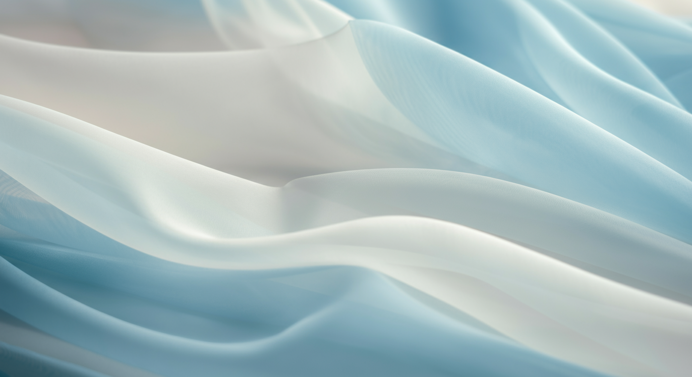 淡い青と白の半透明な布が柔らかな波のように重なっている、優しさを表現した抽象的な画像。
